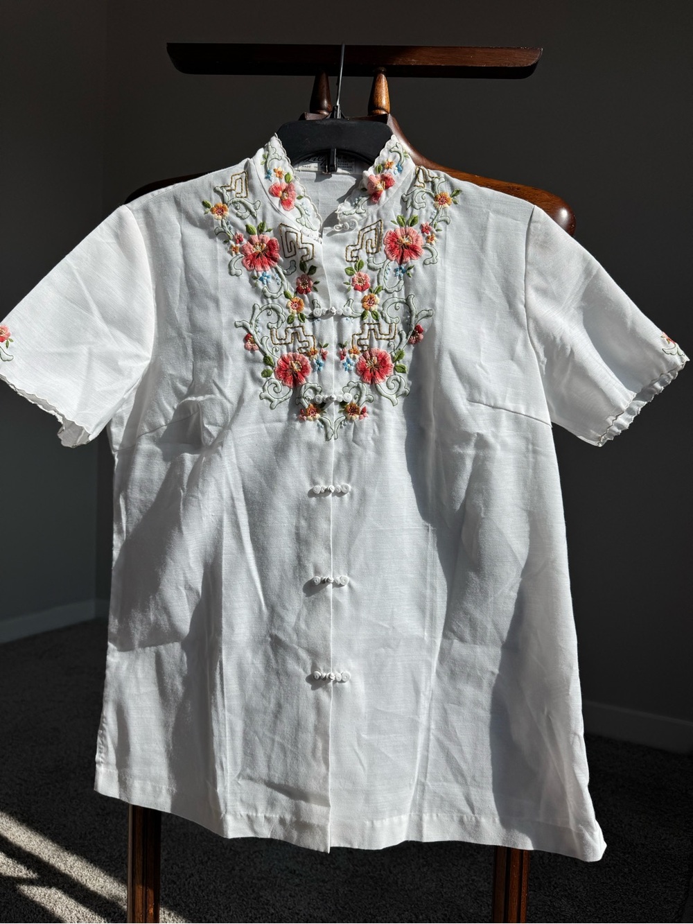 VTG Lily Chinese Embroidered Floral Mandarin Collar Blouse White Frog Top M L